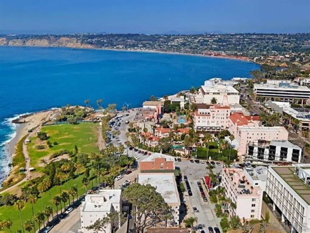 1040 Coast Blvd S 201, La Jolla