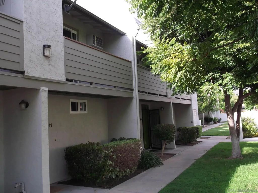 417 N Citrus Dr 18, Escondido