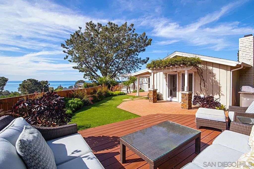 573 Amphitheatre Dr, Del Mar