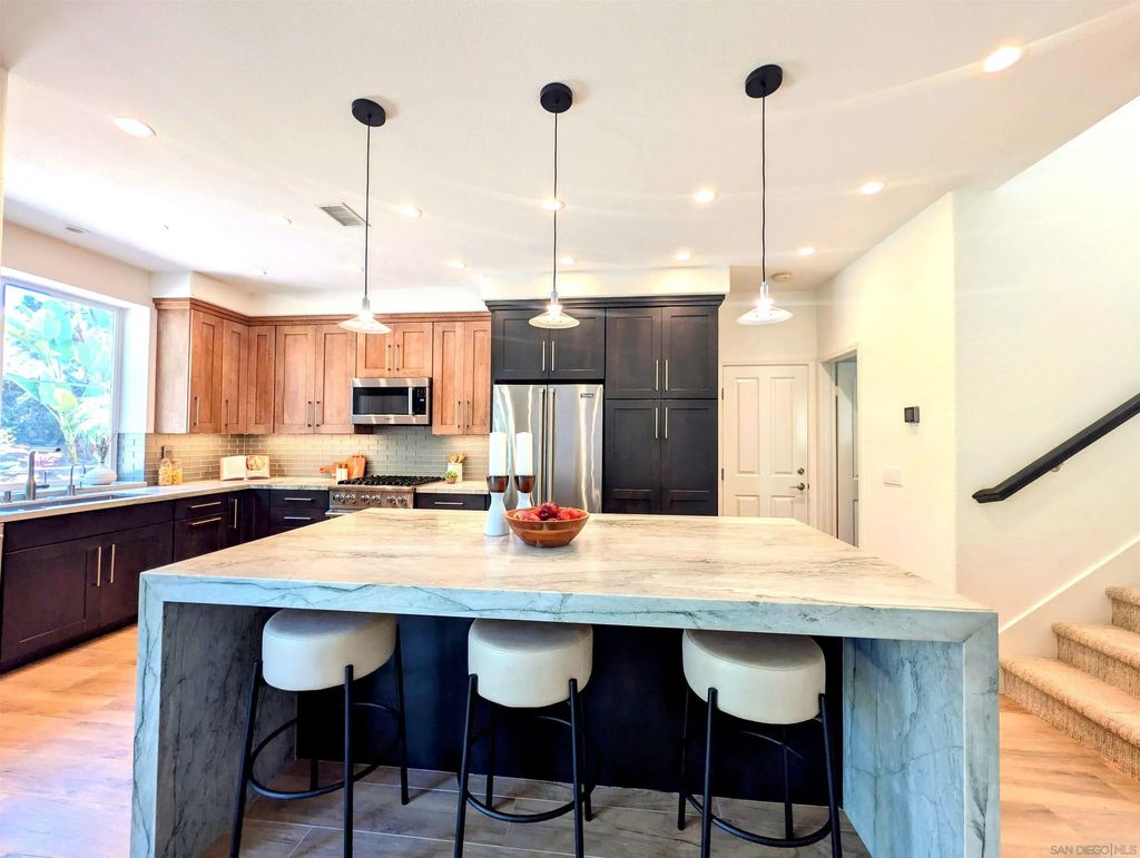 7049 Surfbird Curcle, Carlsbad