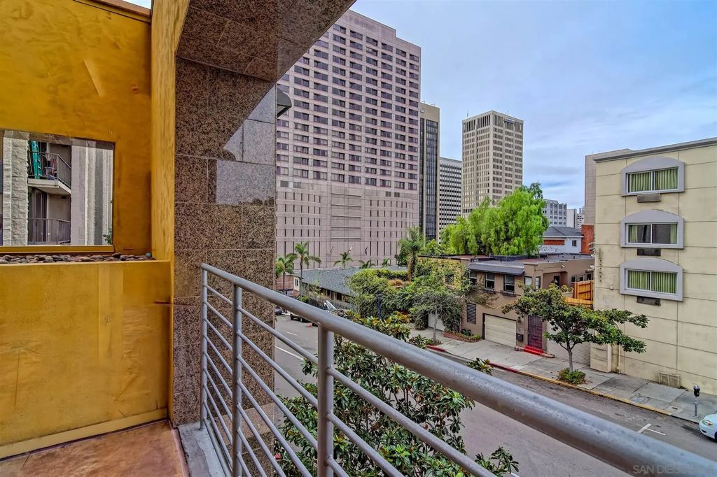 801 Ash 204, DOWNTOWN