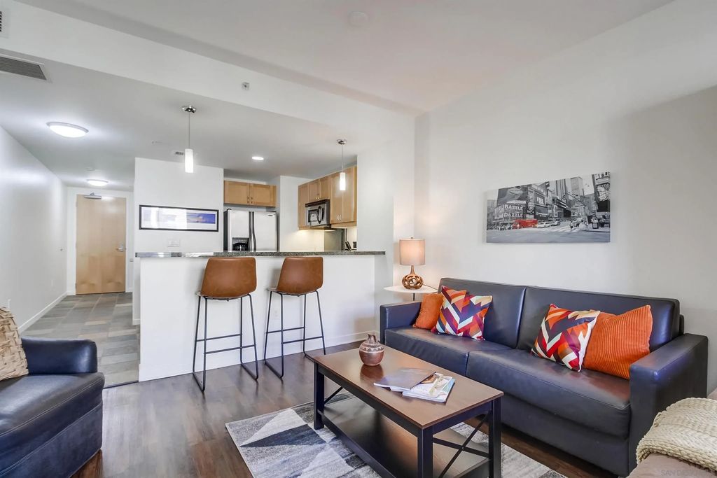 1150 J 603, DOWNTOWN