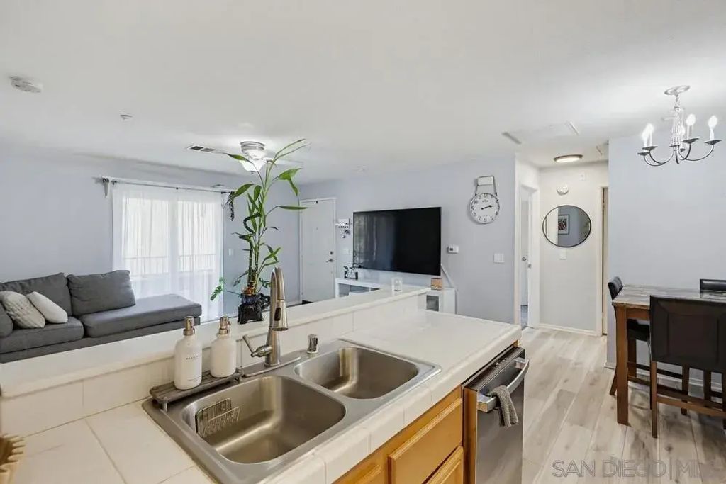 9728 Marilla Dr 205, Lakeside