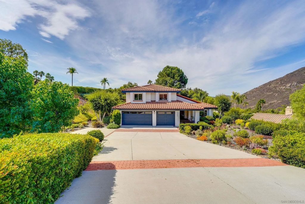 3302 Vista Rocosa, Escondido