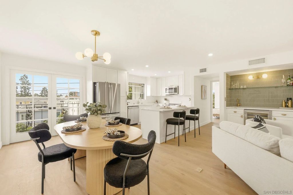 1263 Robinson 13, Hillcrest (HC)