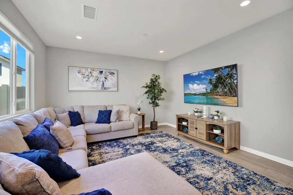 8511 Yucca St, Santee