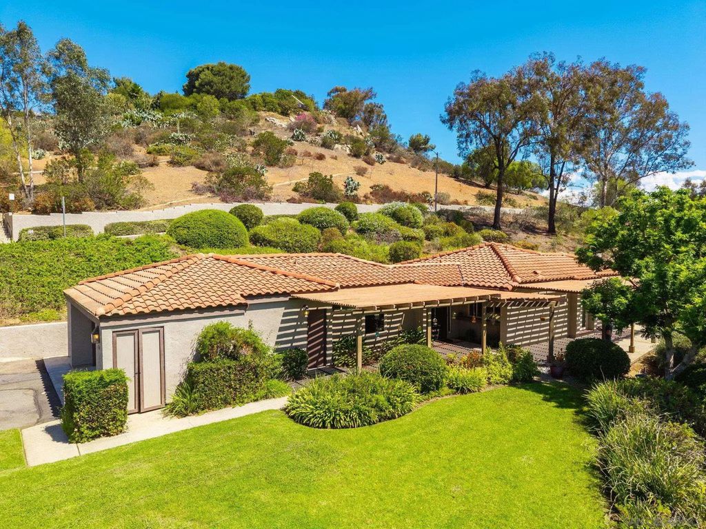 1301 Gary Lane, Escondido