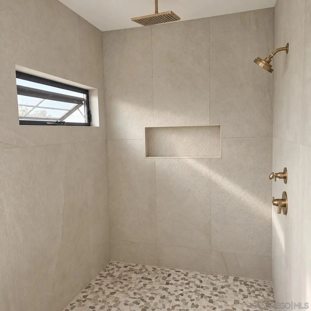 2530 3/4 Foothill Dr, Vista