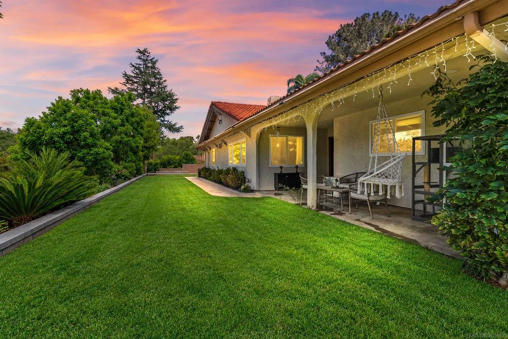 676 Via Rancho, Escondido