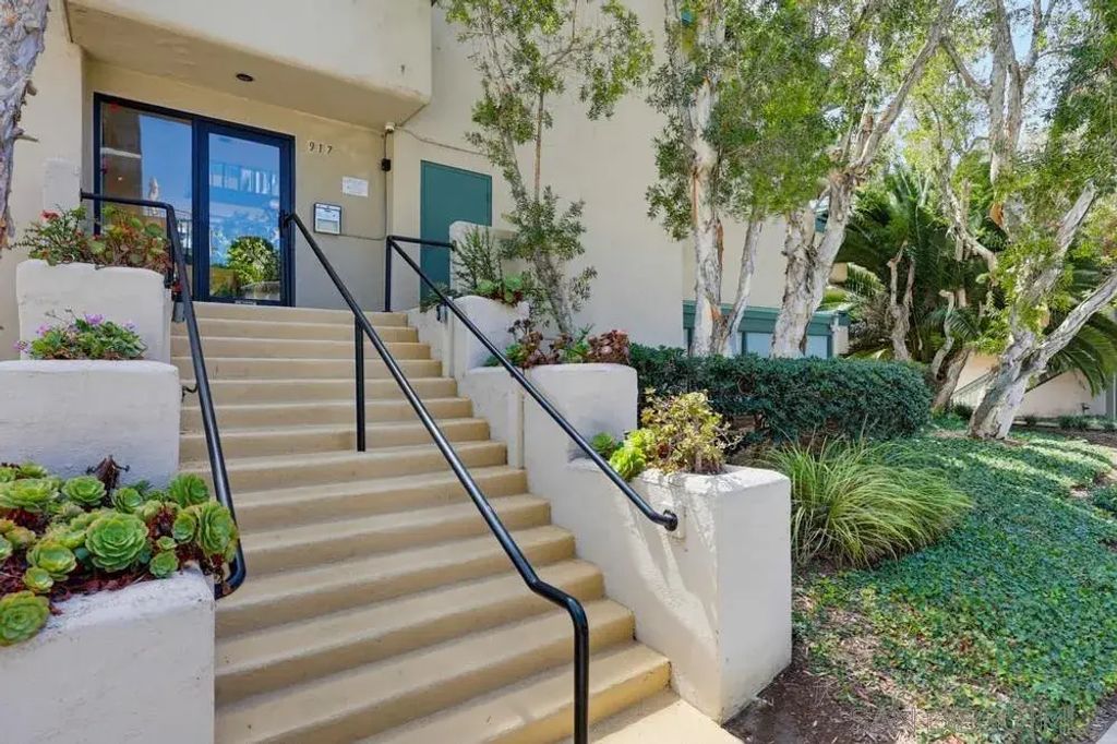 917 Torrance St. 1, MISSION HILLS