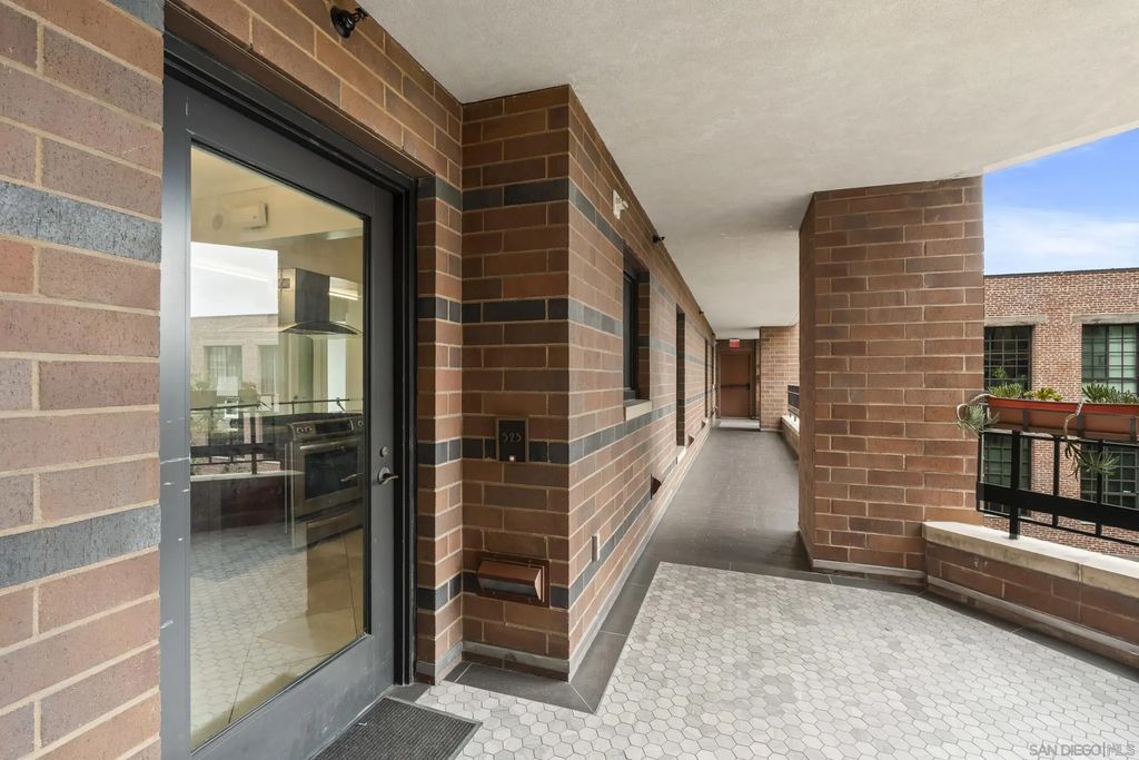 500 W Harbor Drive 523, DOWNTOWN