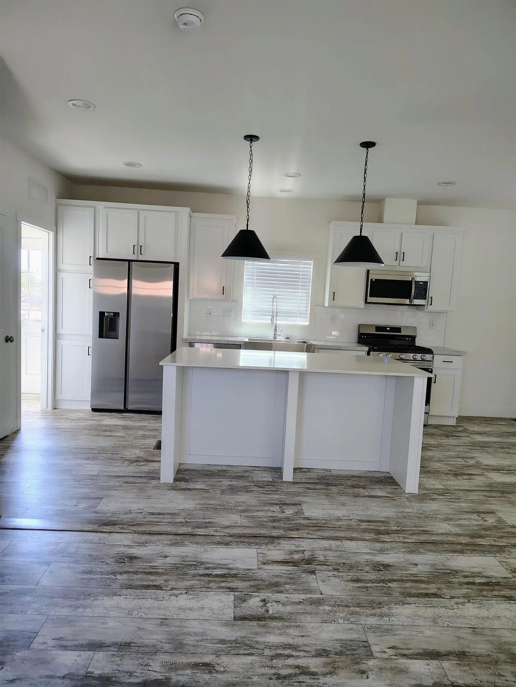 9441 Domer Rd, Santee