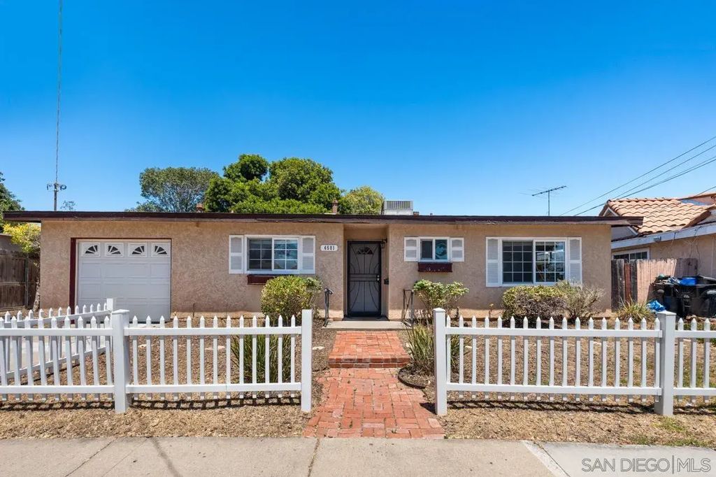 4581 Chinook, CLAIREMONT
