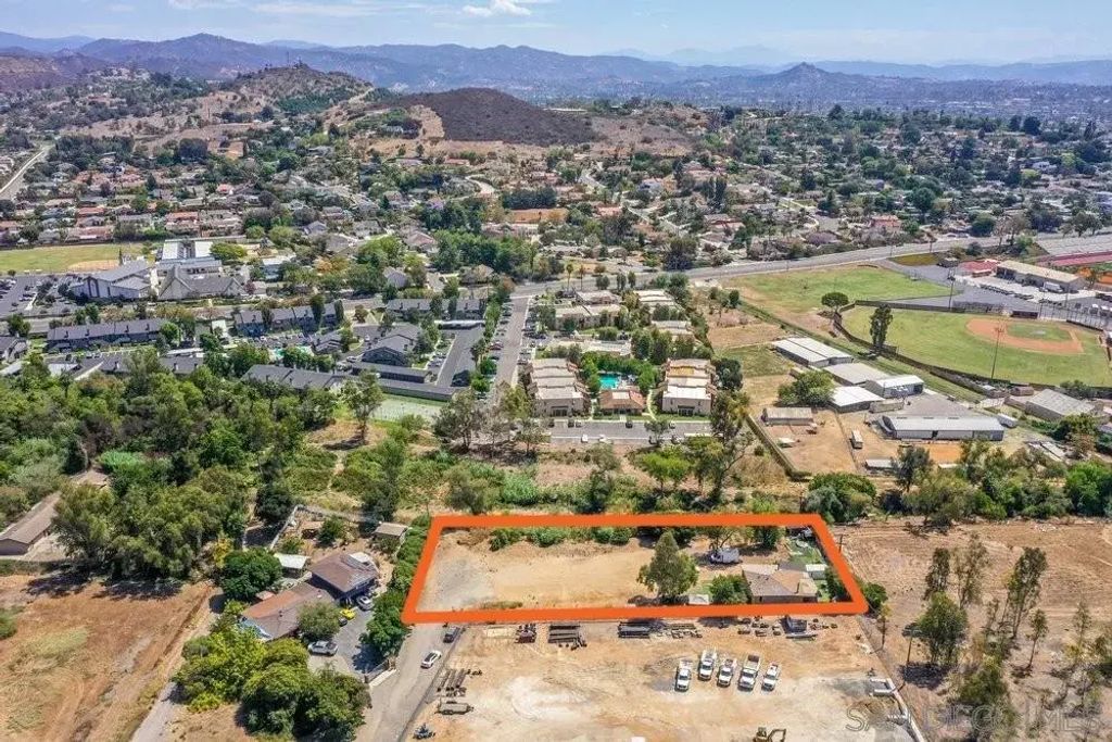 1828 N Iris Ln, Escondido