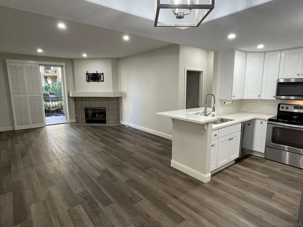 550 Camino De La Reina 112, MISSION VALLEY
