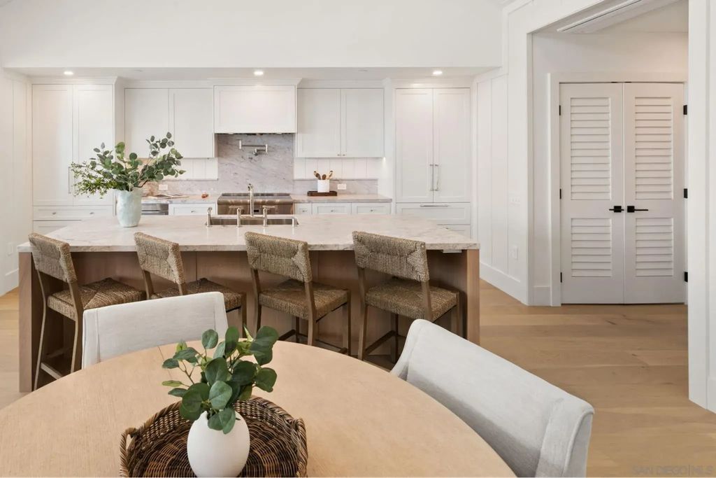 747 Orange Ave 202, Coronado