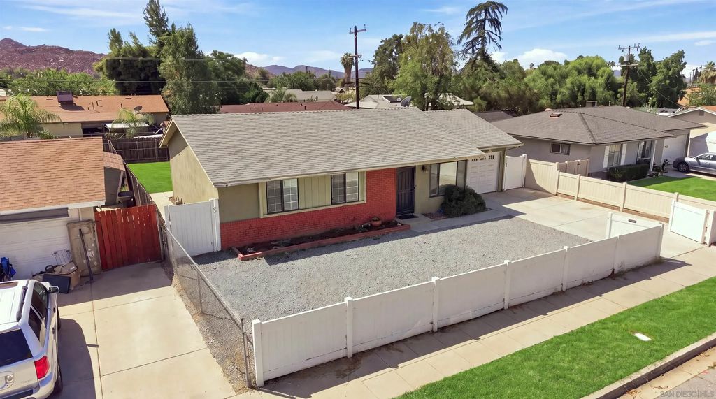 1001 E Lucerne, Hemet