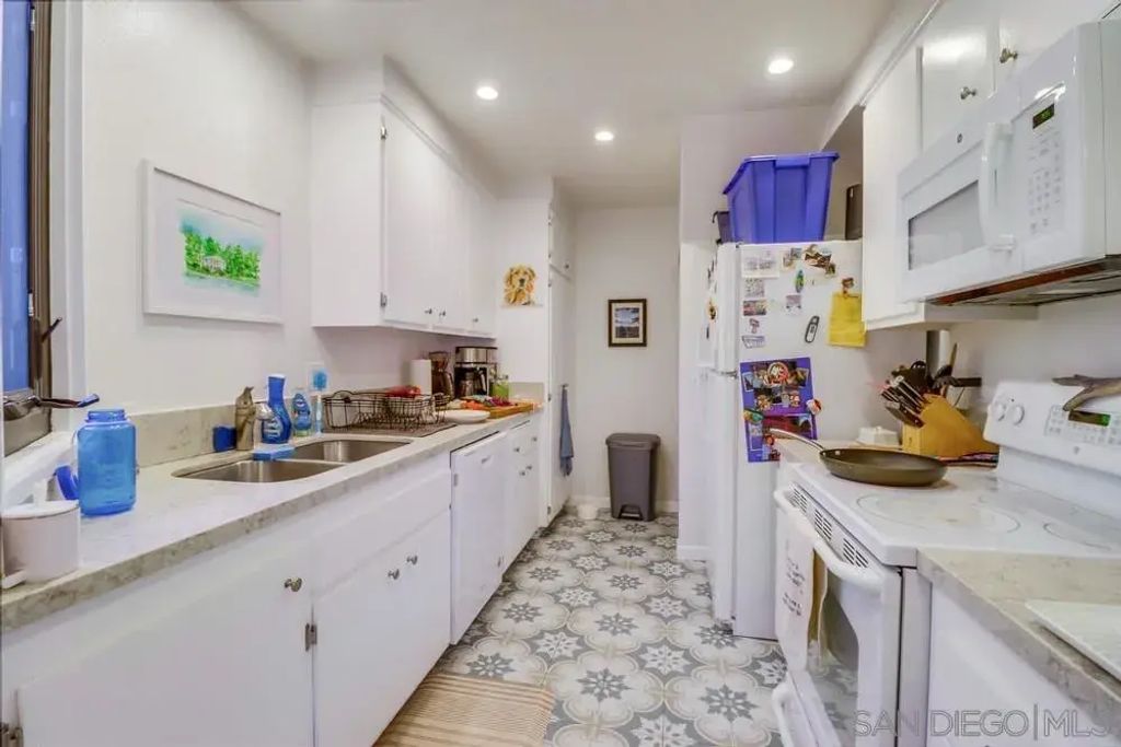 3960 Voltaire St, POINT LOMA