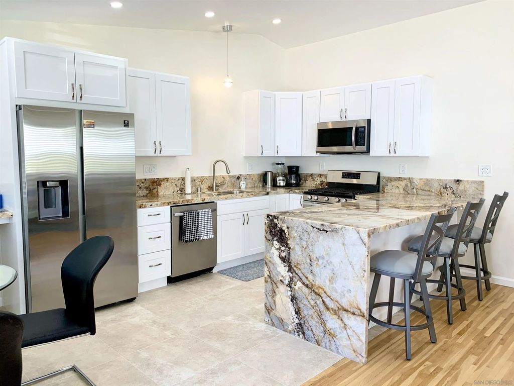 7674 La Jolla Blvd, La Jolla