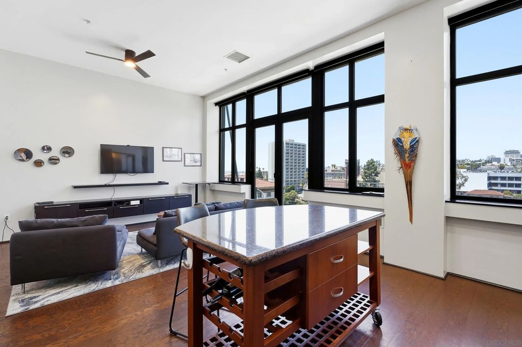 1551 4th Ave 801, Downtown (DT)