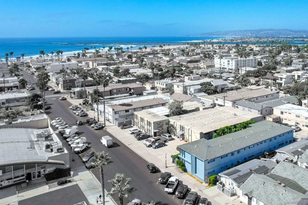 4930 Santa Monica, 