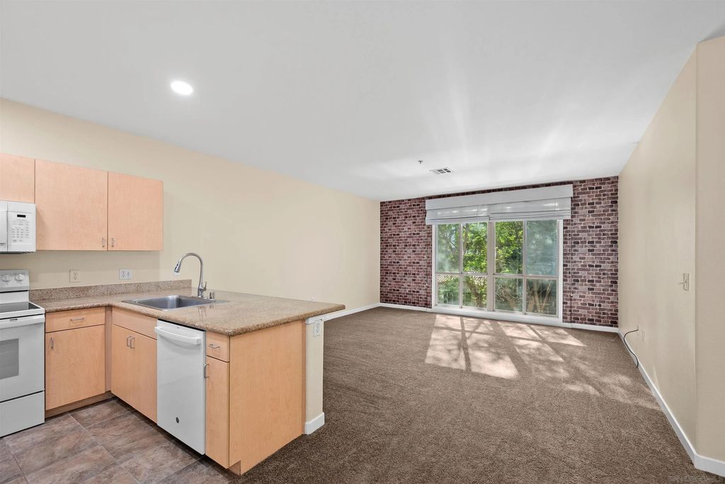 1501 Front 204, DOWNTOWN