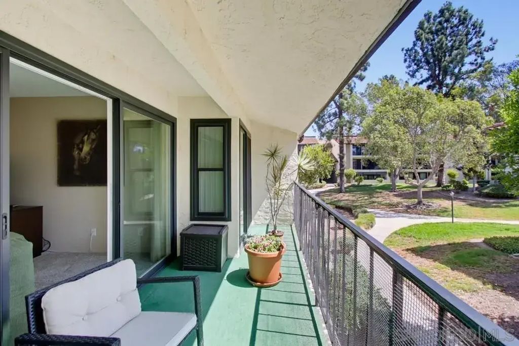 17637 Pomerado Rd 225, RANCHO BERNARDO