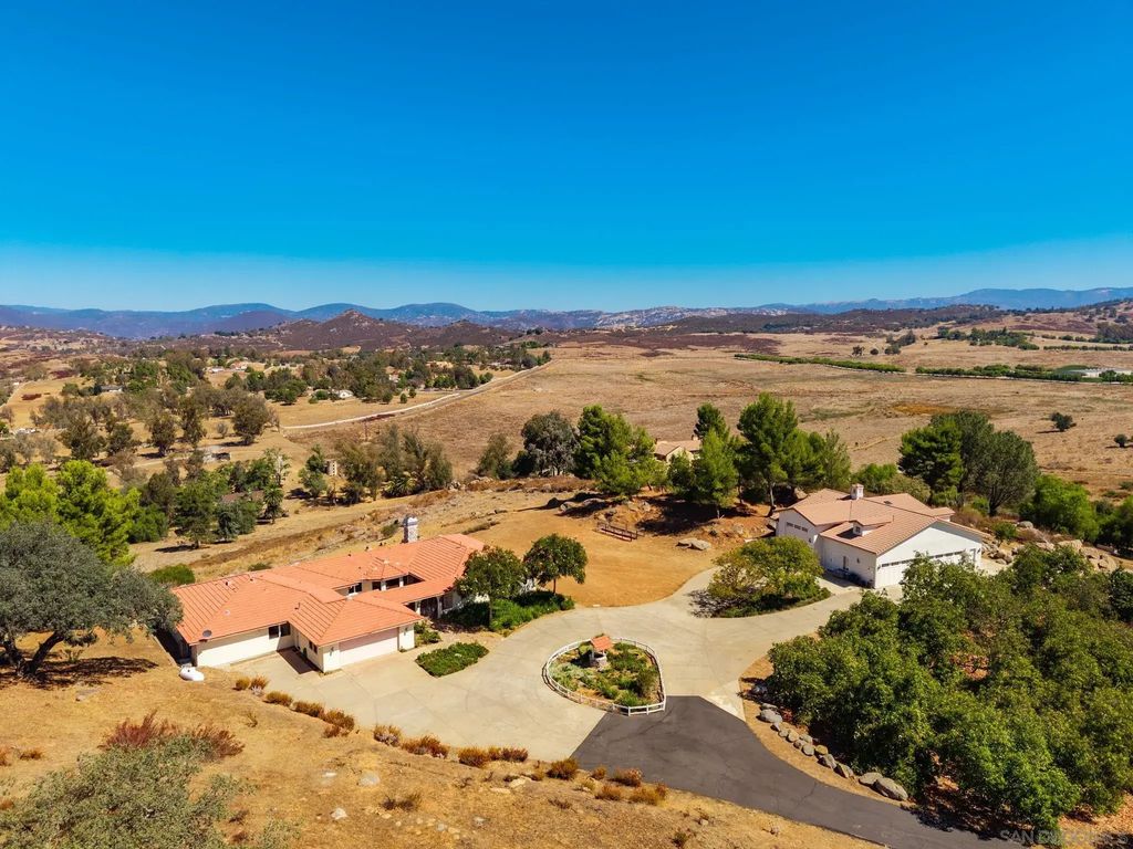 25090 Oakana, Ramona