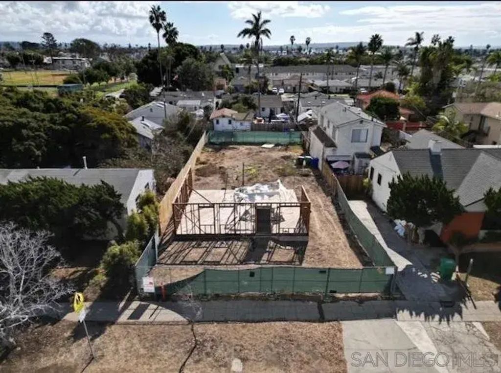 1367 Diamond, PACIFIC BEACH