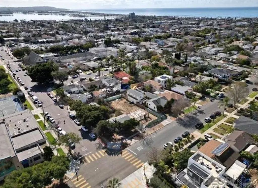 1367 Diamond, PACIFIC BEACH
