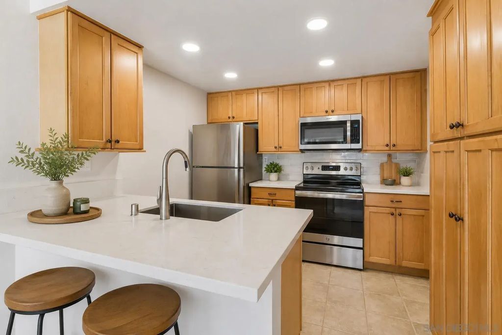 10767 San Diego Mission Road 213, MISSION VALLEY