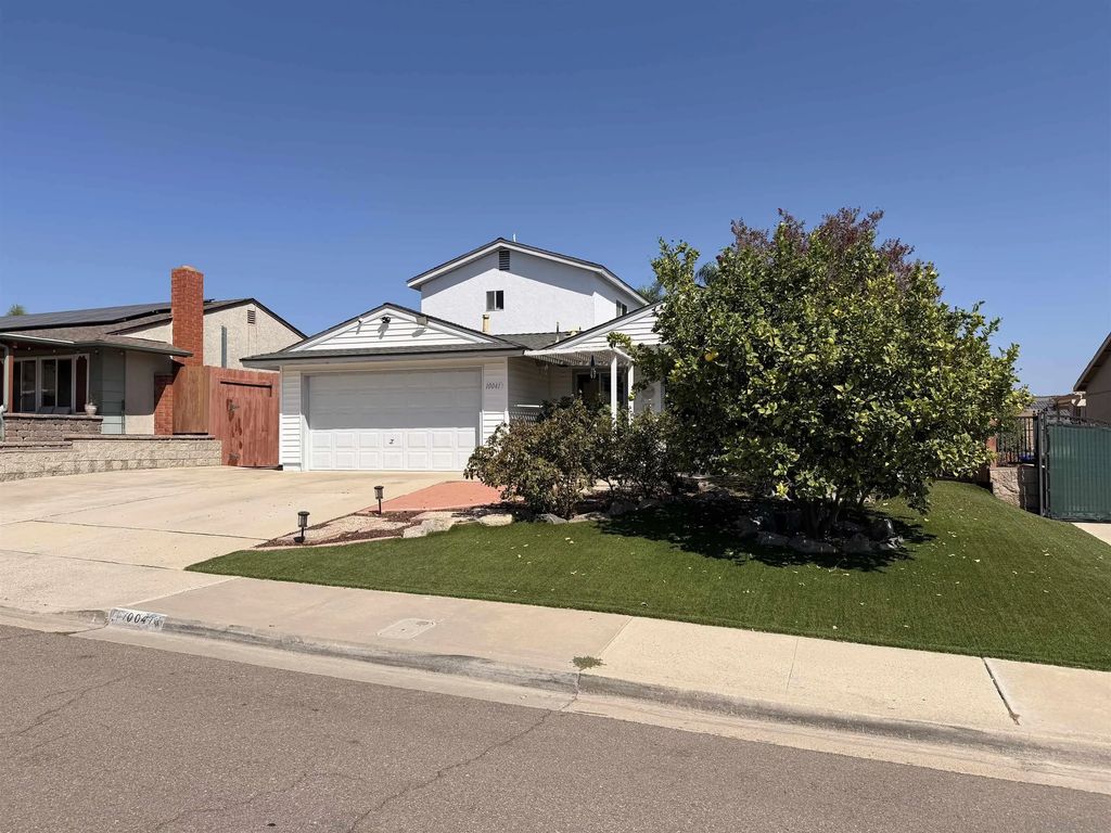 10041 N Gem Tree Way, Santee