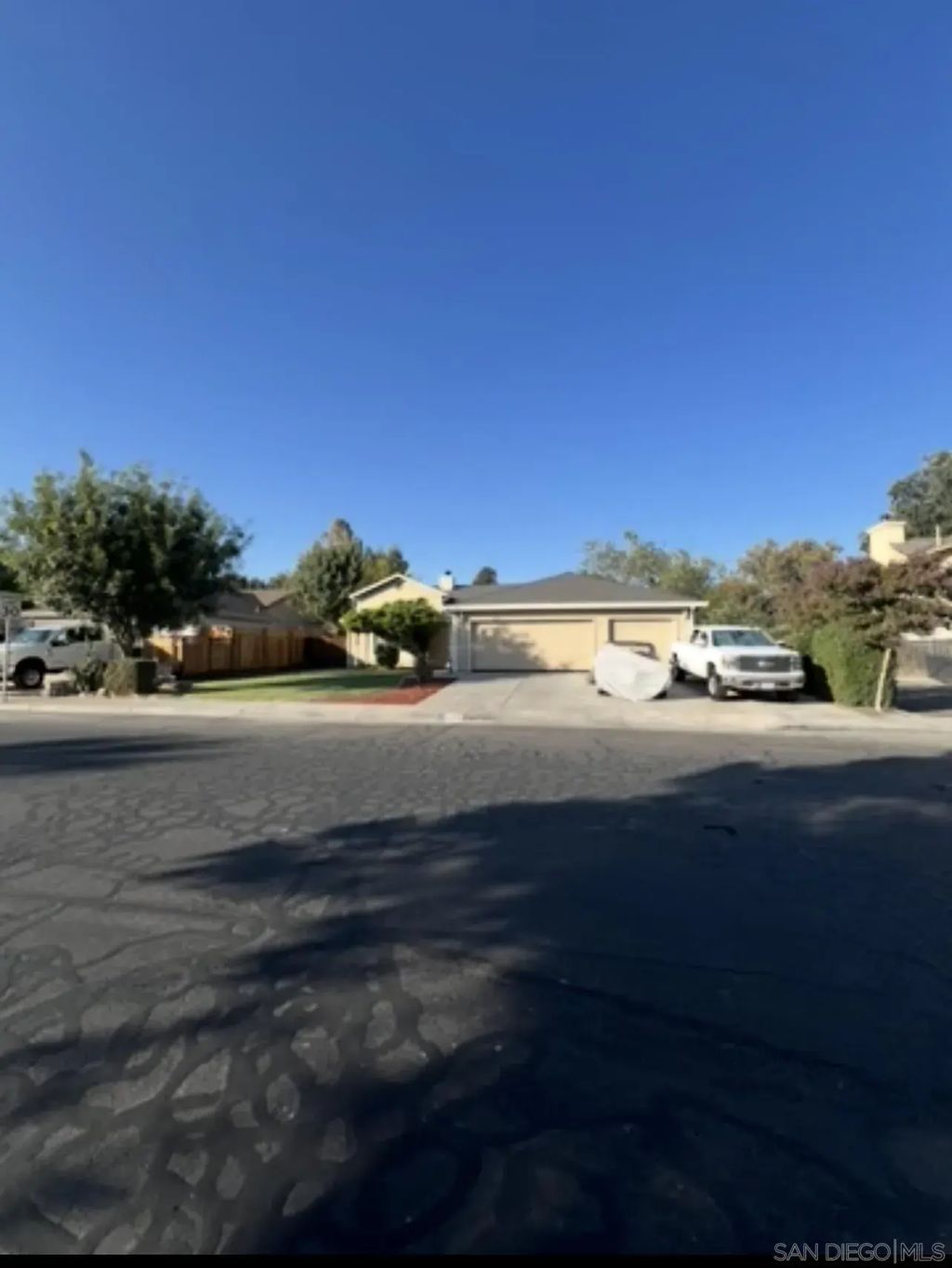 748 Bluff, Los Banos