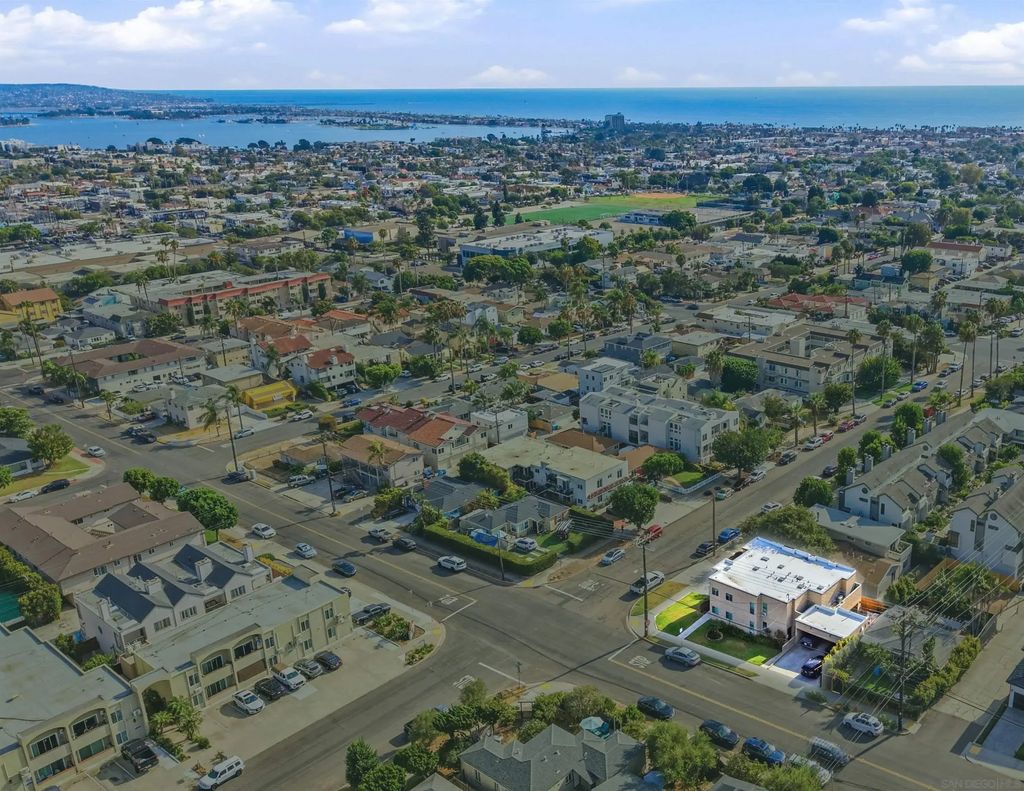 1676 Chalcedony St, PACIFIC BEACH