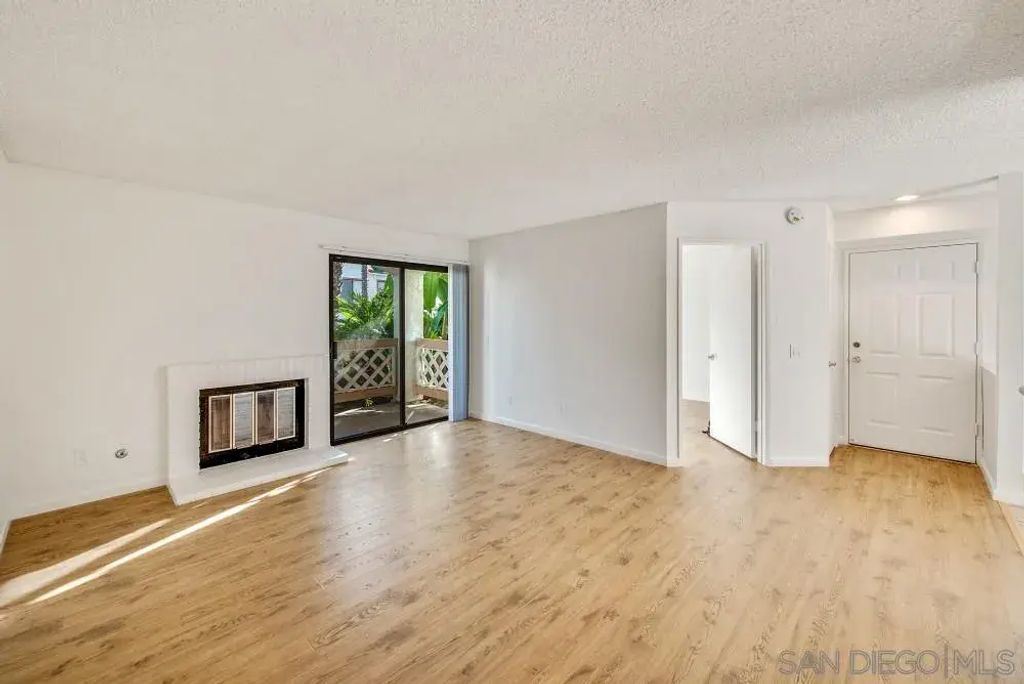 9489 Fairgrove Ln 103, RANCHO PENASQUITOS