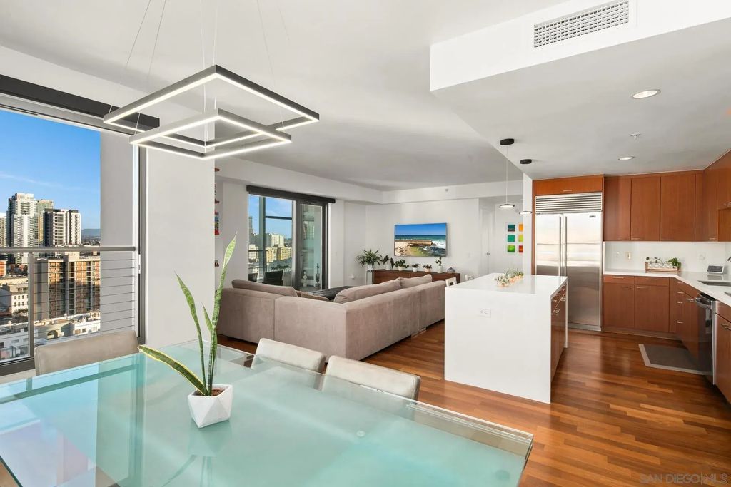 645 Front St 1703, Downtown (DT)