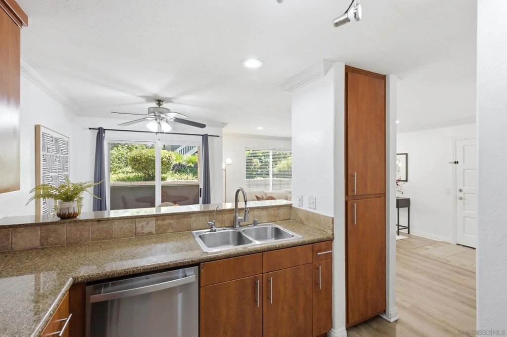 7003 Saranac St 103, LA MESA