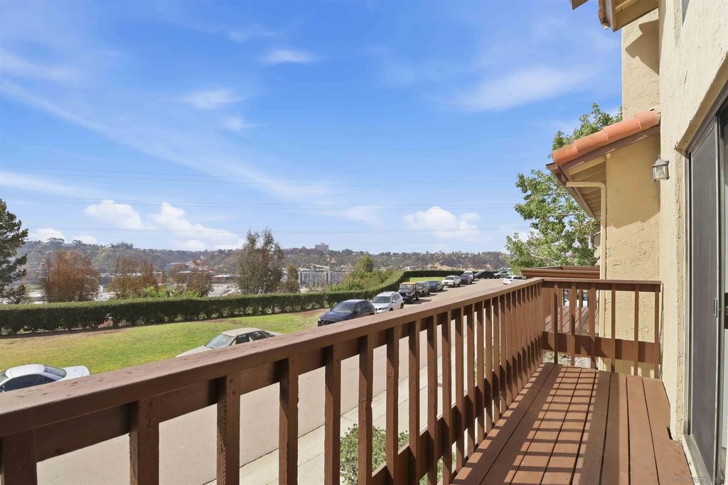 6862 Camino Berdecio, Fashion Heights (FSHH)