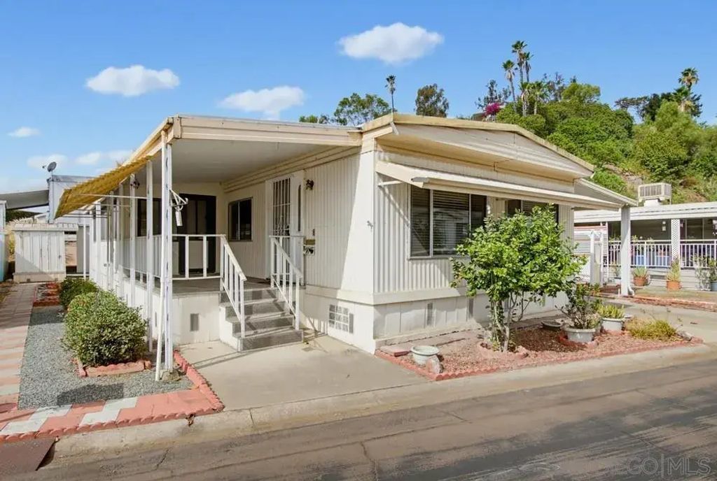 8712 N Magnolia Ave 54, Santee