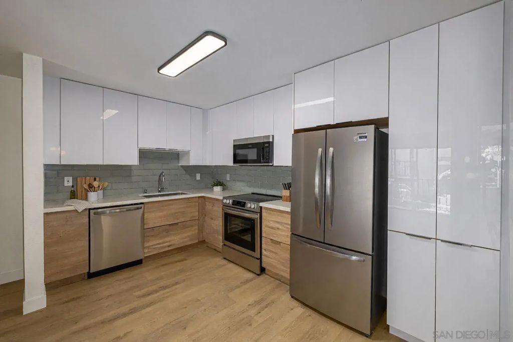 3020 Cowley Way 204, BAY PARK