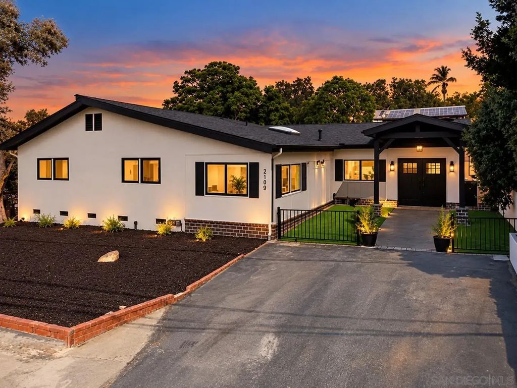 210 S Orange Ave, Fallbrook
