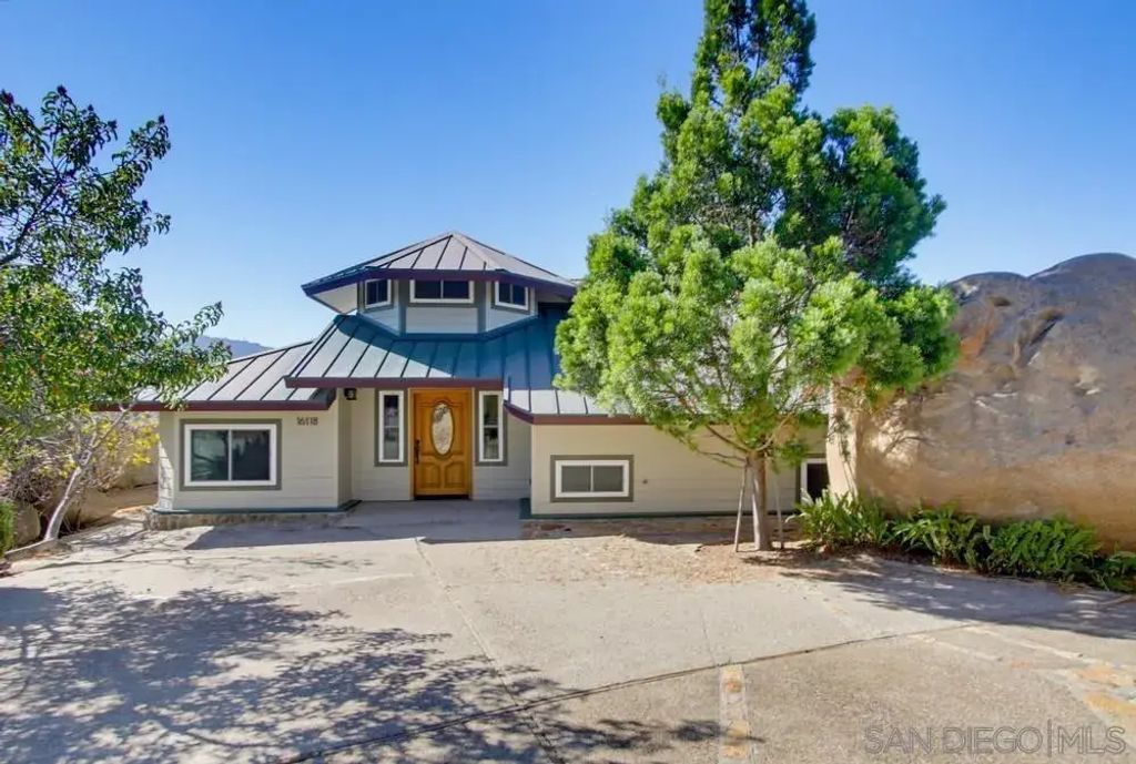 16118 Green Valley Truck, Ramona