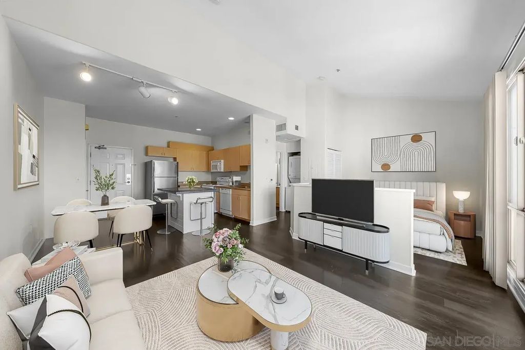 1501 Front St 613, Downtown (DT)