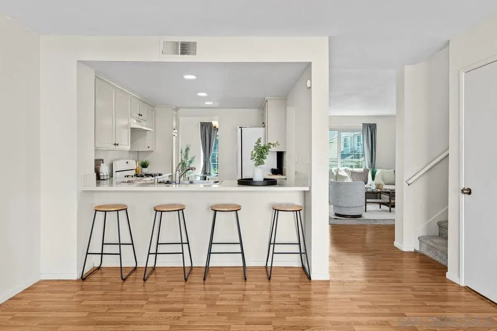 2083 Manzana Way, PARADISE HILLS