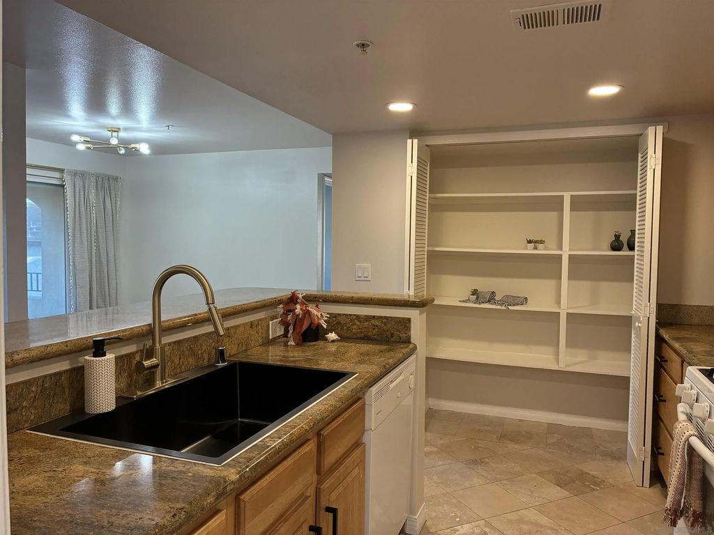 150 N River Circle 206, Oceanside