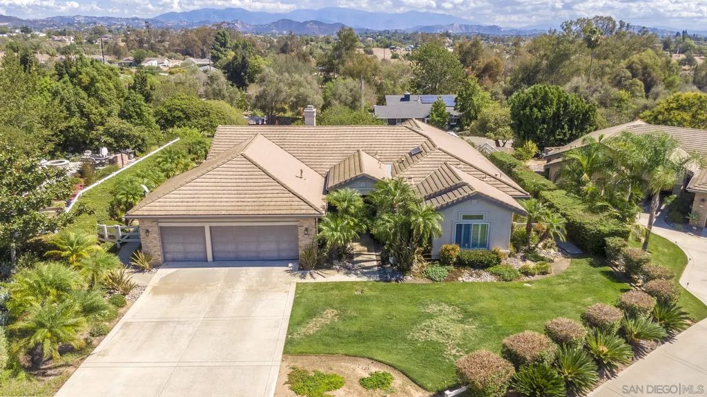 1202 Calle Sonia, Fallbrook
