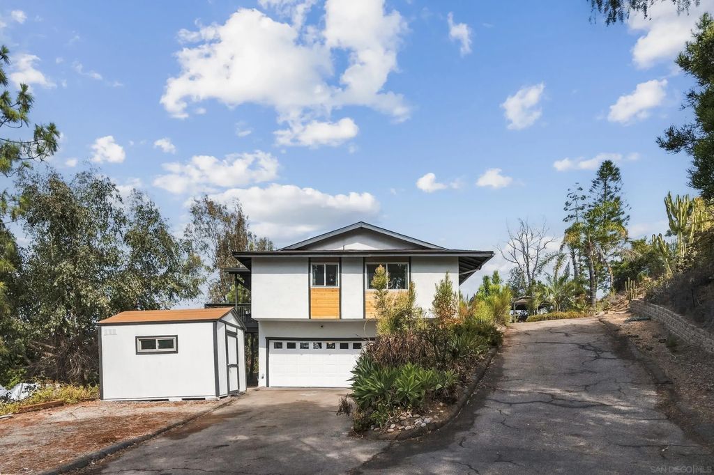 8445 Vista Del Cajon Pl, Lakeside