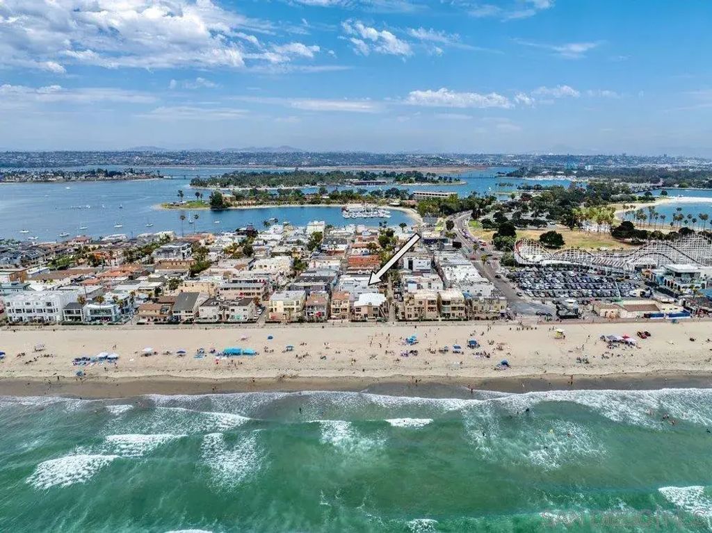 711 Island Ct B, MISSION BEACH