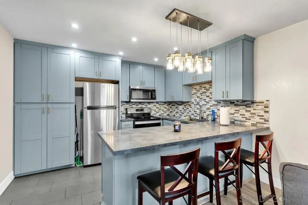 1631 Bayview Heights Dr 12, Oak Park (OKPK)