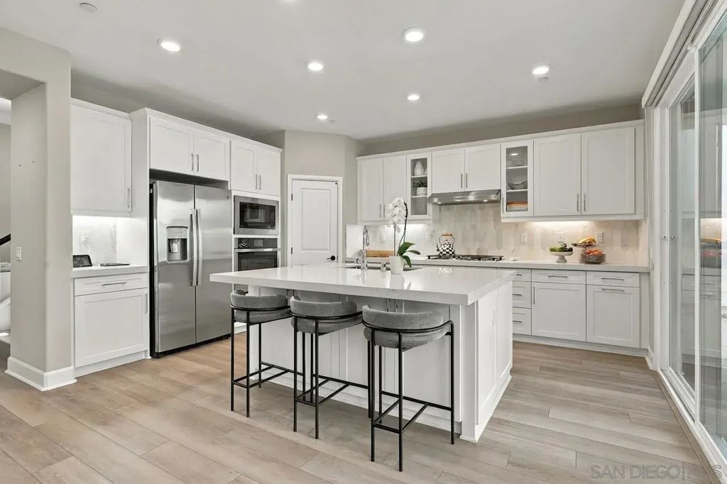 8246 Waverly, TORREY HIGHLANDS